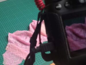 Přečtete si více ze článku Jak se šije braletka na míru? Nahlédněte do zákulisí kurzu