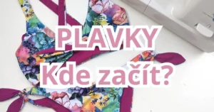 Kompletní průvodce šitím plavek. Barevné dvoudílné plavky vedle bílého běžného šicího stroje.