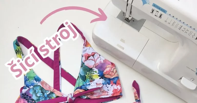 Průvodce vybavením pro šití plavek: Bílý šicí stroj vedle barevného plavkového topu.